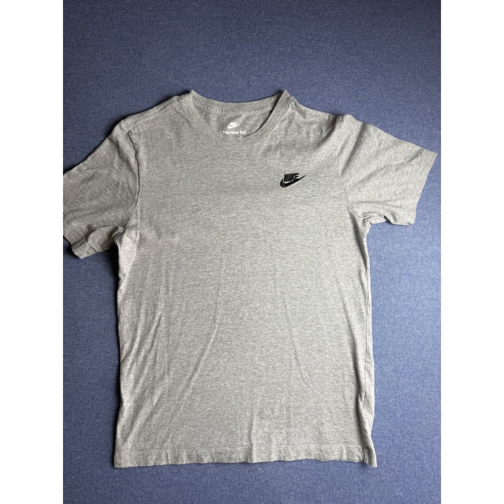 Nike Sportswear Mens Essential Embroidered Logo T-Shirt Gray AR4997-063 Small - Picture 1 of 7
